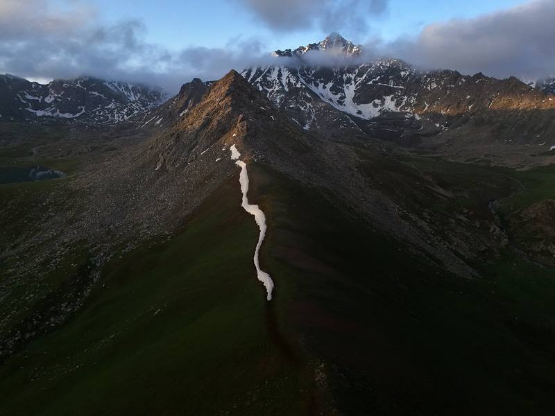 First light on the ridge up to the first pass, Day 2.