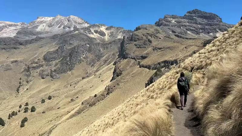 The trail up the ridge above La Joya, with Iztaccíhuatl's upper slopes behind, Day 1.