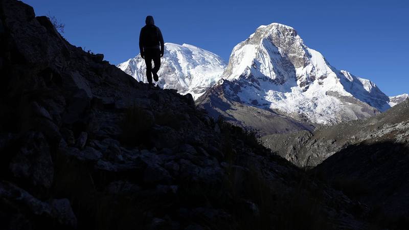 On the shoulder between Refugio Perú and Laguna 69, Day 2.