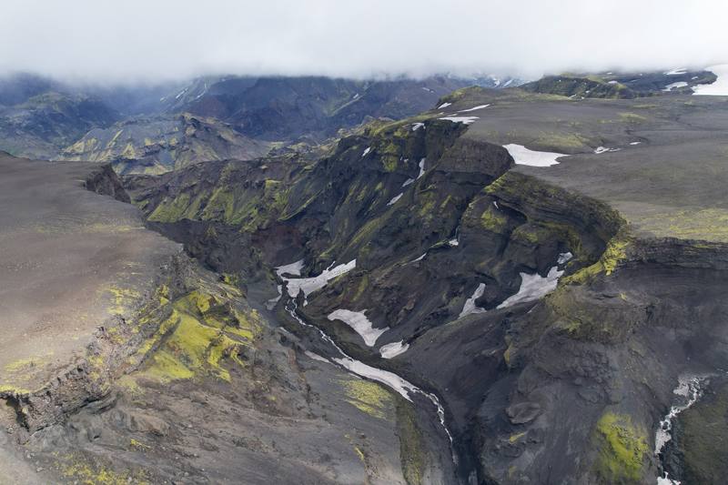 Gorges, snow and moss above Heljarkambur, on the climb to the pass, Day 3.