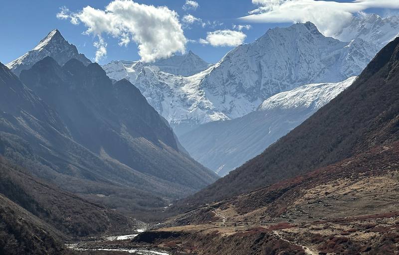 The Budhi Gandaki valley below Samdo on Day 7.