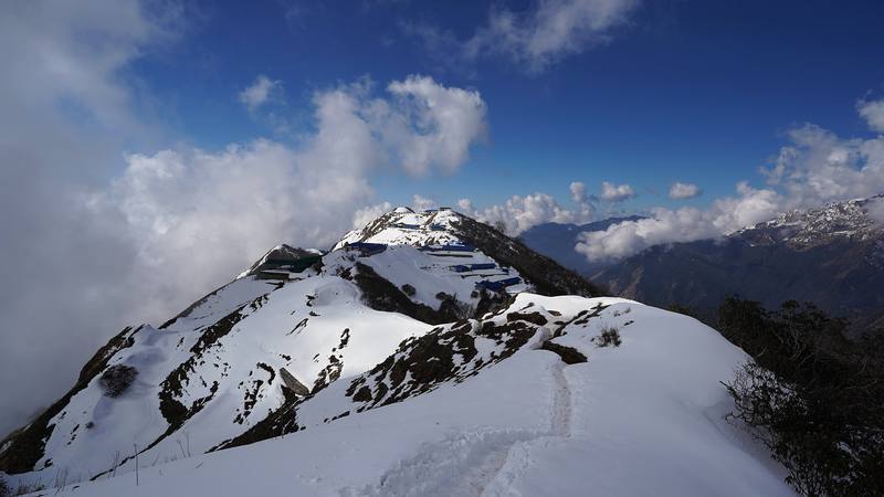 The snowy ridge at High Camp on the morning of Day 3.