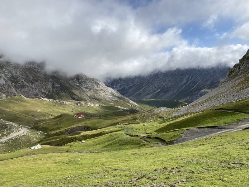 The meadows below Áliva on the morning of Day 1, looking down the Duje valley.