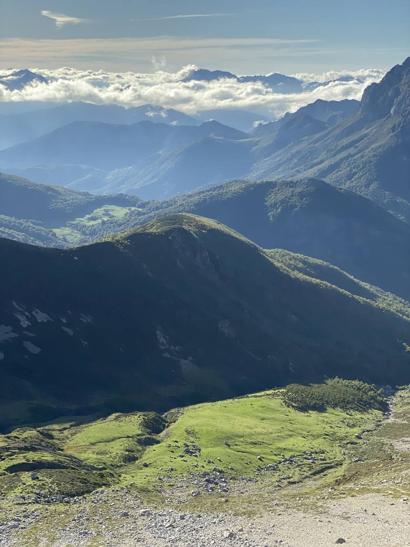 Late afternoon over the valleys, on the way down toward Vegabaño, Day 5.