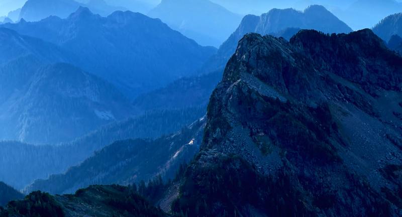 Morning from the summit ridge, Day 2 at mile 0.7.