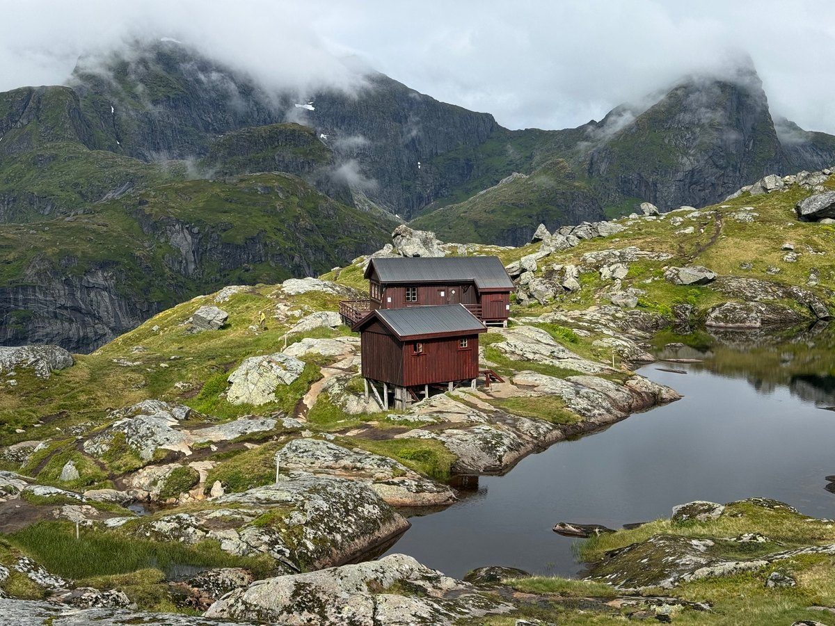 The Munkebu hut above Sørvågen, Day 2 in Lofoten